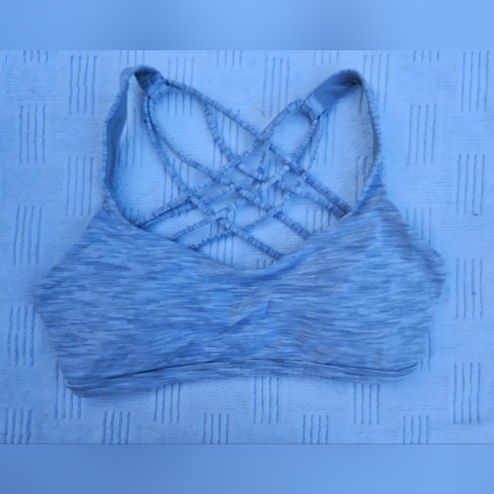 EUC Lululemon Free To Be Wild Bra Size 6
